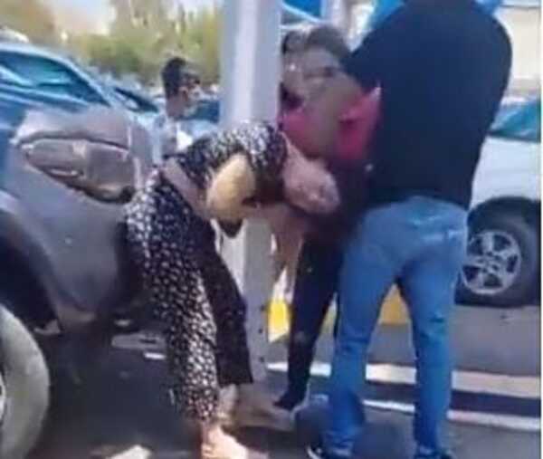 Hombre fue atacado por su esposa, mientras caminaba con su “novia”