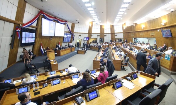 Diputados tratan juicio político a Sandra Quiñónez - C9N
