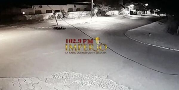 Mujer de 28 años en UTI tras caer de su motocicleta al pavimento - Radio Imperio