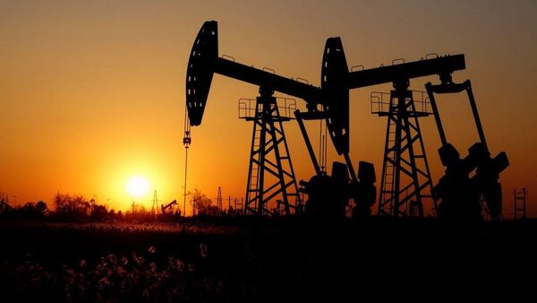 Petróleo sube en el orbe por recortes de Rusia y el aumento de la tasa de la FED