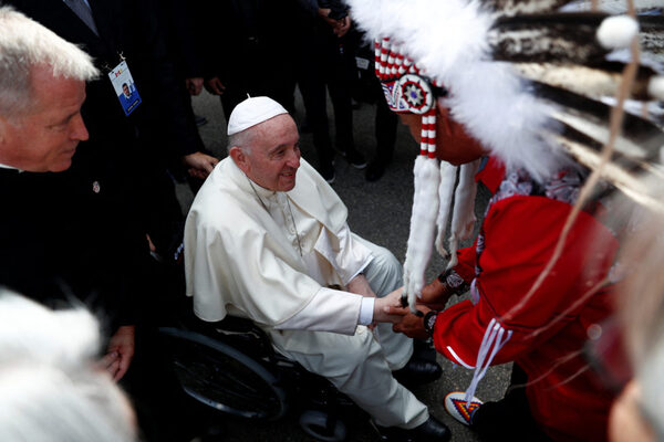 Canada: Francisco se reúne con sobrevivientes indígenas de una escuela de asimilación cultural de la Iglesia - ADN Digital