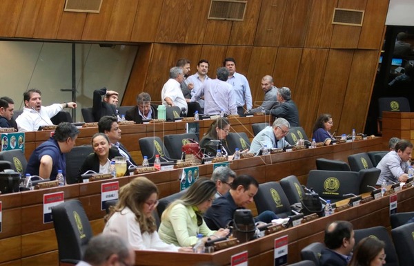 Diario HOY | Nuevo cuarto intermedio en sesión de intento de juicio político a Sandra Quiñónez