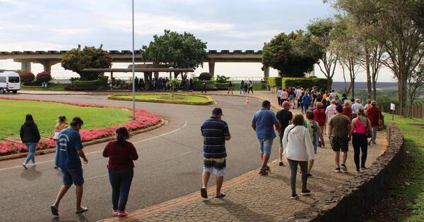La Nación / Desde Foz traen turistas a Itaipú, pero faltan más productos en el Este
