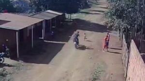 Motociclista atropella a un niño y se da a la fuga