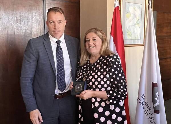 Crónica / ¿Cómo te quedó el ojo? Yanquis distinguen y congratulan a Sandra Quiñónez