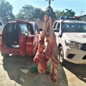 Detienen a tres personas por supuesto abigeato y decomisan cerca de 100 kilos de carne  - Nacionales - ABC Color