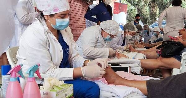 La Nación / Profesionales brindan atención gratuita en el Hospital San Pablo