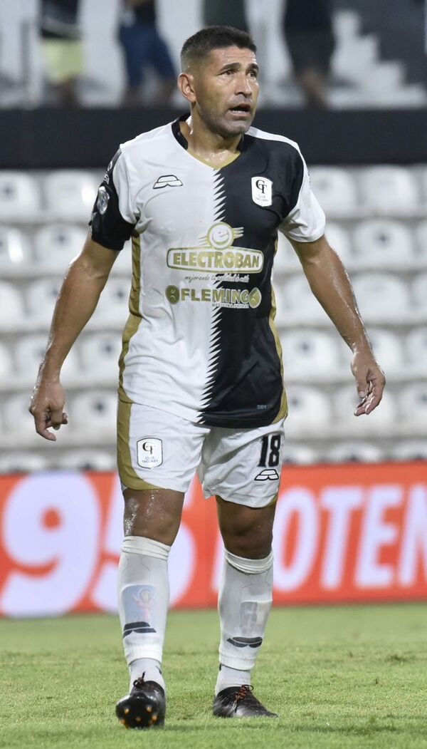 Luis Cabral, con 550 partidos en Primera - Fútbol - ABC Color