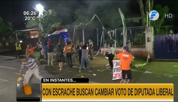 Con escrache buscan diputada “indecisa” acompañe el juicio