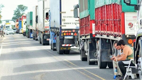 Gremios de camioneros van a paro este miércoles y “no cerrarán” rutas, aseguran