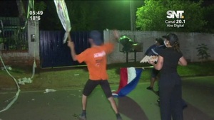 Escrache frente a la casa de la diputada López - SNT