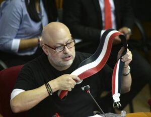 Payo le está perdiendo la paciencia a Efraín y dice, “ya ipukuma”