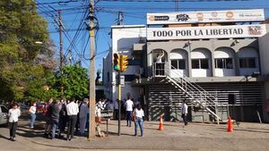 Dan el último adiós a Humberto Rubin frente a “su casa” - Nacionales - ABC Color