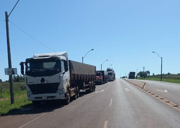 Sin respuesta del gobierno, camioneros van al paro desde la madrugada - ADN Digital