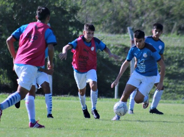 Movilización matutina de la Albirroja Sub 15 - APF