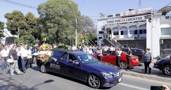 La Nación / El emotivo último adiós a Humberto Rubín