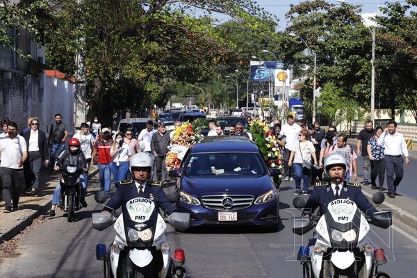 Diario HOY | Multitud acompañó emotiva despedida a Don Humberto Rubín
