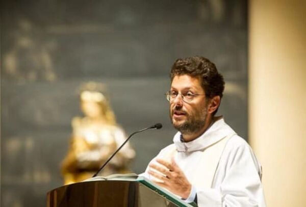El nuevo cardenal más joven de la Iglesia es exorcista desde hace más de 20 años