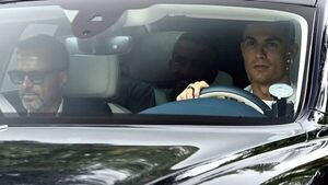 Cristiano viaja a Manchester a la espera de conocer su futuro