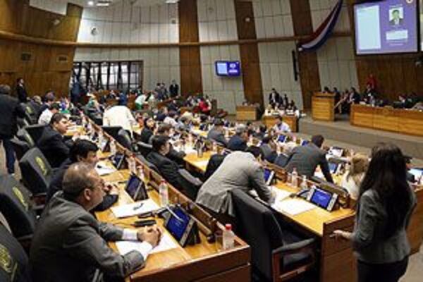 Una vez más retoman intento de juicio polìtico a Sandra Quiñónez en Diputados