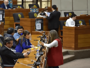 Inicia tercera sesión de Diputados para debatir sobre juicio político a Sandra Quiñónez · Radio Monumental 1080 AM