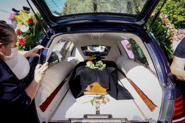 Familiares, amigos y seguidores le dan su último adiós a Humberto Rubín