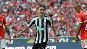 Tercer doblete de Miguel Almirón para el Newcastle