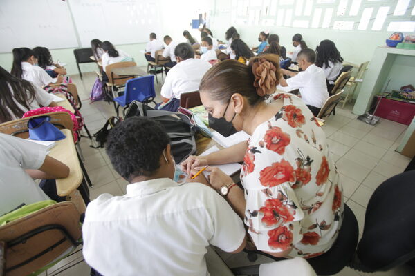 Algunas escuelas retomaron las clases pese a una huelga docente en Panamá - MarketData