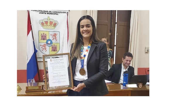 Reconocen logros de destacada deportista concepcionera
