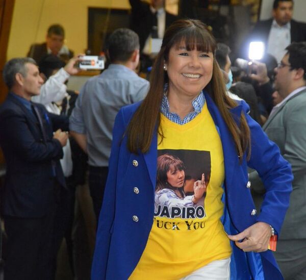 Remera de Celeste Amarilla es tendencia en las redes sociales - Nacionales - ABC Color