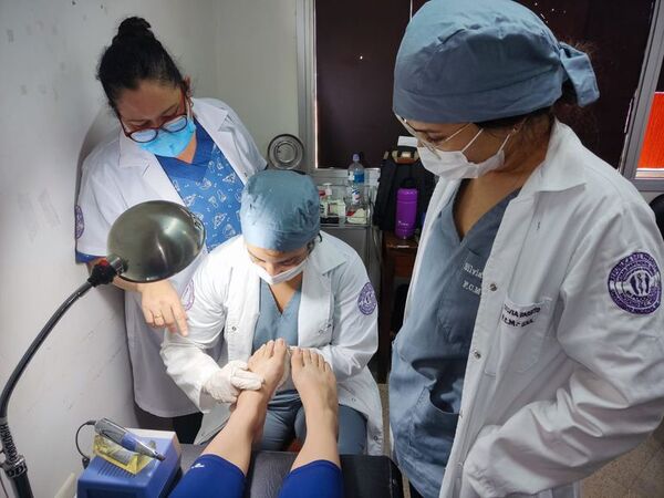 Instan a cuidar los pies en el día del podólogo - Nacionales - ABC Color