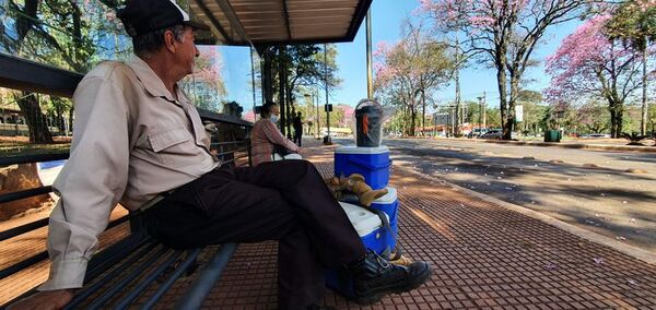 Regulada de buses deja a pie a pasajeros de Ciudad del Este - ABC en el Este - ABC Color