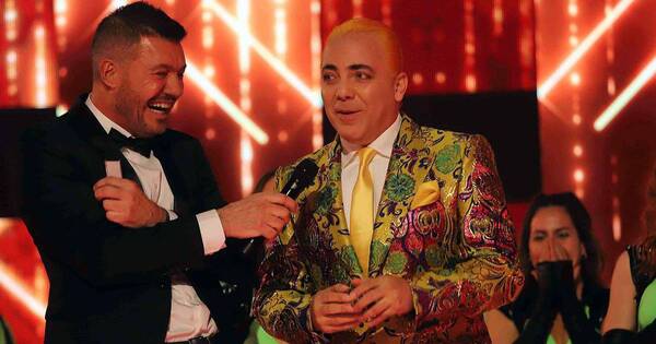 La Nación / El extravagante nuevo look de Cristian Castro impactó al público