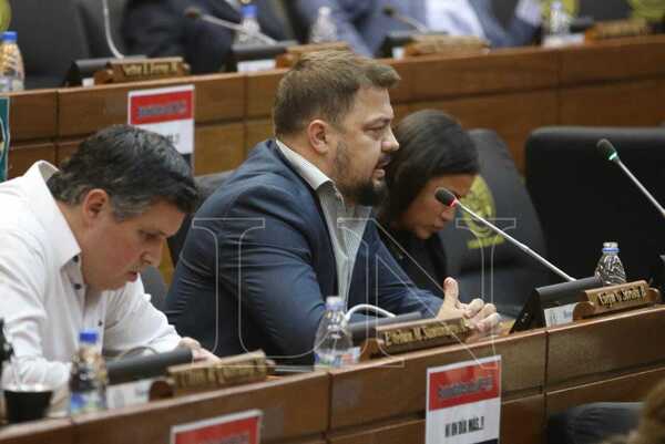 Diario HOY | Diputado oficialista admite que no hay votos para el juicio a Sandra Quiñónez