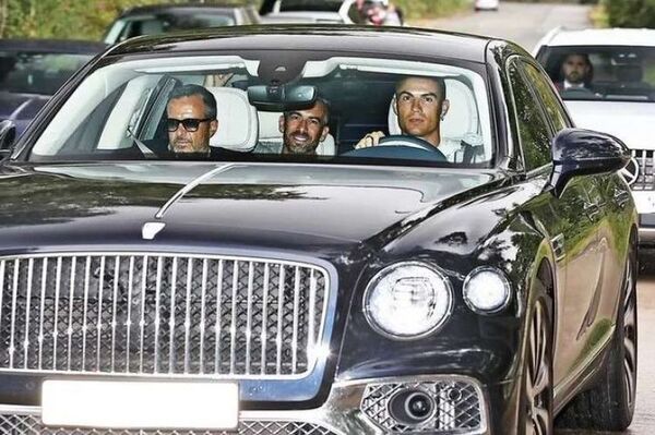 Cristiano Ronaldo regresa al centro de entrenamiento del Manchester United
