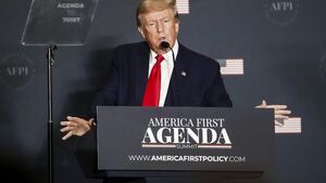 Trump reaparece en Washington y anticipa su posible vuelta