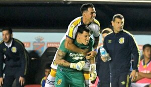 Gaspar Servio anota un doblete de penal en la goleada de Rosario Central