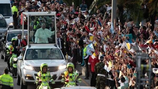 Francisco celebra su primera misa masiva en Canadá - ADN Digital