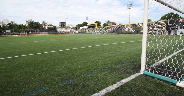 La Nación / Se arruinó el 50% de las canchas sintéticas