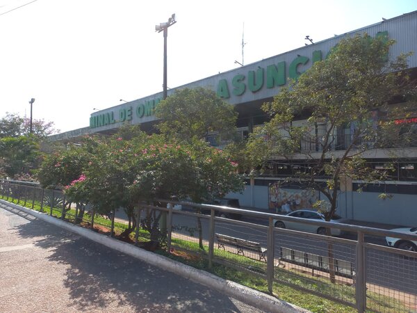 Diario HOY | Inició paro de transporte, la Terminal de Asunción está vacía