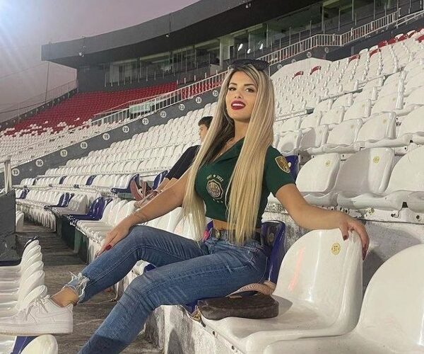 Tortolean vehículo de madrina del Olimpia