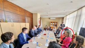Fiscala vinculada con amaños de RGD, en mesa con DEA y FBI