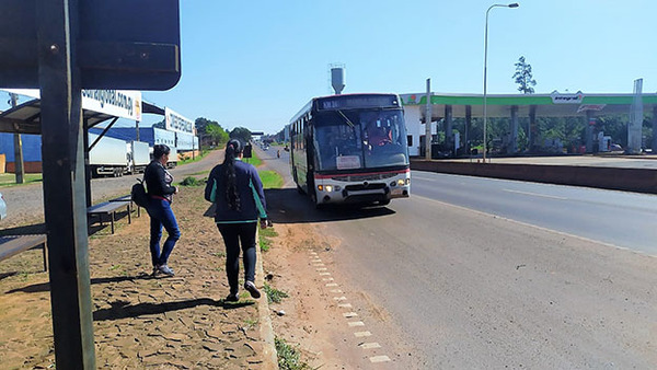 Colectiveros iniciaron paro general exigiendo aumento del pasaje a G. 5.000 | DIARIO PRIMERA PLANA