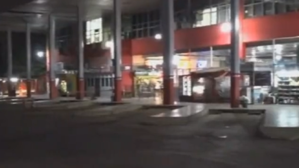 Terminal vacía y pasajeros varados por paro de buses del interior