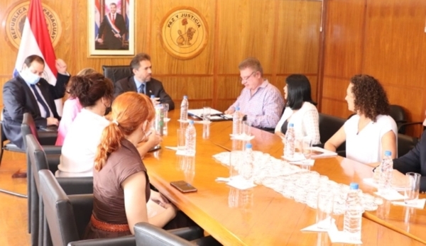 Compañía internacional de Contact Center pretende radicar inversiones en el Paraguay