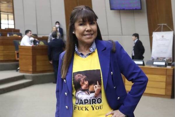 Crónica / Se fue todito en su discurso y le cañearon con todo