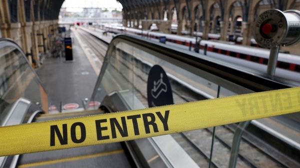 Vuelven a parar los ferroviarios del Reino Unido en reclamo de mejoras salariales - .::Agencia IP::.