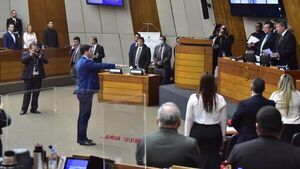 Carlos Rejala pide permiso y jura su suplente pese a resistencia cartista en Diputados