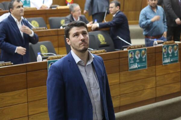 Diario HOY | Diputado Rejala pide permiso por dos meses y hacen jurar a hijo de Ibarrola