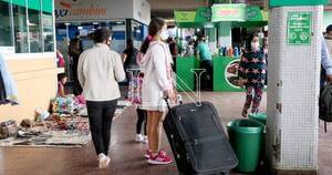 La Nación / Escaso movimiento de buses en la Terminal de Asunción a causa del paro